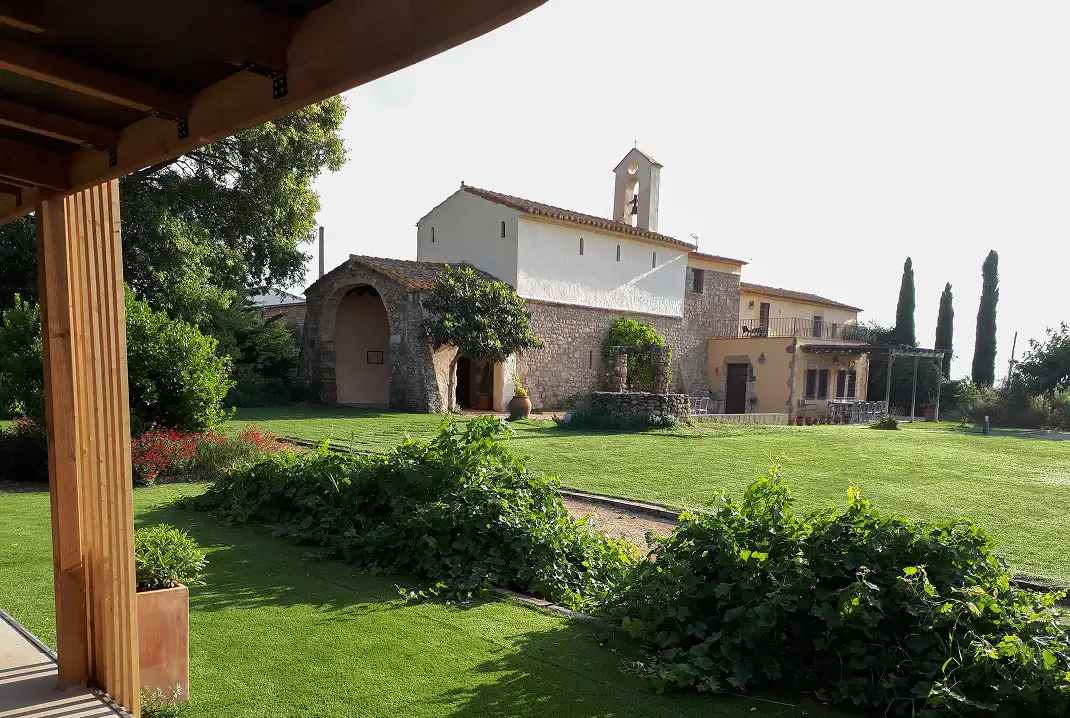 L&rsquo;Ermita de Santa Ll&uacute;cia: patrimoni i car&agrave;cter &uacute;nic a l&rsquo;Alt Empord&agrave;